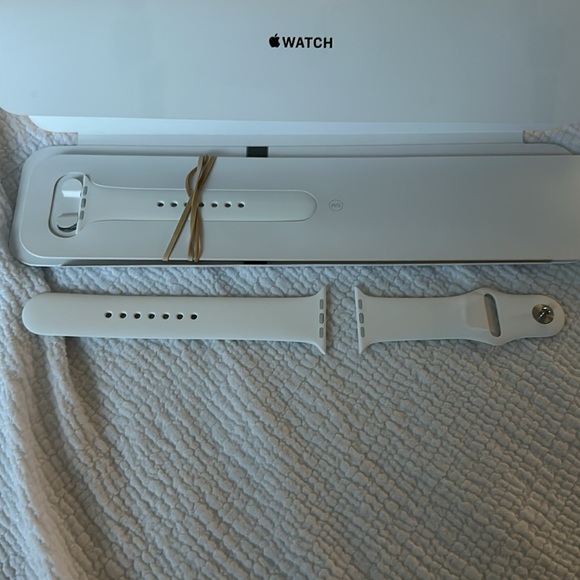 Brand new white silicone apple watch band - Picture 3 of 3